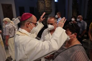 Bischof Dr. Franz Jung feierte am Dienstagabend, 28. Juni, mit Paaren einen Pontifikalgottesdienst, die vor 25 Jahren geheiratet haben.