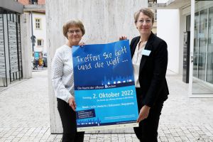 Pfarrerin Susanne Wildfeuer (links) und Gemeindereferentin Alexandra Eck sind die Koordinatorinnen der "Nacht der offenen Kirchen". 