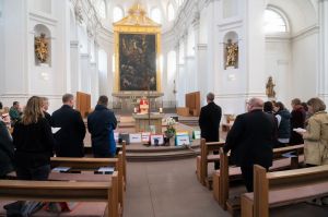 Der Tag begann mit einem festlichen Morgenlob in der Pfarrkirche Stift Haug, dem Bischof Dr. Franz Jung vorstand. 