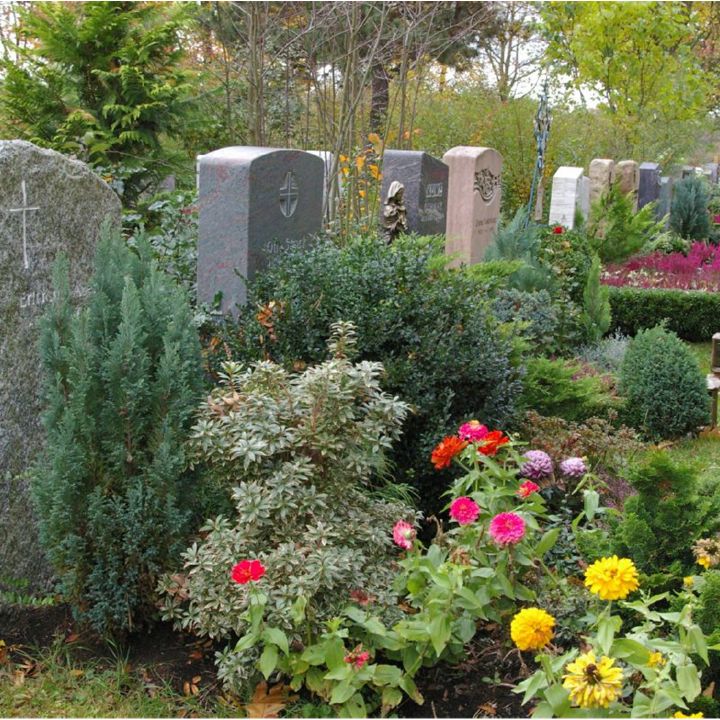 So viele Menschen wie an keinem anderen Tag im Jahr besuchen an Allerheiligen die Gräber ihrer Verstorbenen und beten dort für diese.