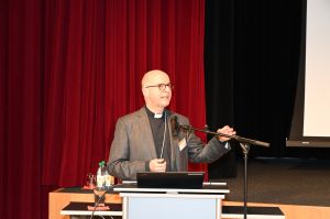 Beim Diözesanforum blickte Bischof Dr. Franz Jung zurück auf seine bislang 13 Besuche in Pastoralen Räumen.