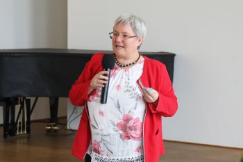Lucia Lang-Rachor, Leiterin der Abteilung Erwachsenenpastoral der Diözese Würzburg, dankte den scheidenden Mitarbeiterinnen und Mitarbeitern für ihre lange und engagierte Arbeit im Senioren-Forum. 