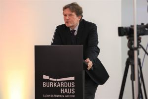 Auf dem Vortrag, den er beim Diözesanempfang 2022 im Würzburger Burkardushaus gehalten hat, basiert das aktuelle Buch von Professor Dr. Hartmut Rosa.
