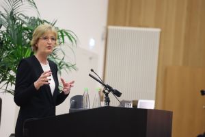 Professorin Dr. Christiane Woopen sprach vor über 1100 Personen beim Diözesanempfang 2023 in Würzburg zum Thema "Wohin wollen wir leben?"