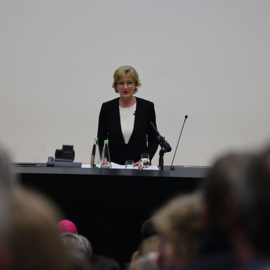 Professorin Dr. Christiane Woopen sprach vor über 1100 Personen beim Diözesanempfang 2023 in Würzburg zum Thema "Wohin wollen wir leben?"