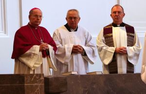 Die Delegation aus dem Bistum Erfurt wurde von Bischof em. Dr. Joachim Wanke  (links) angeführt.