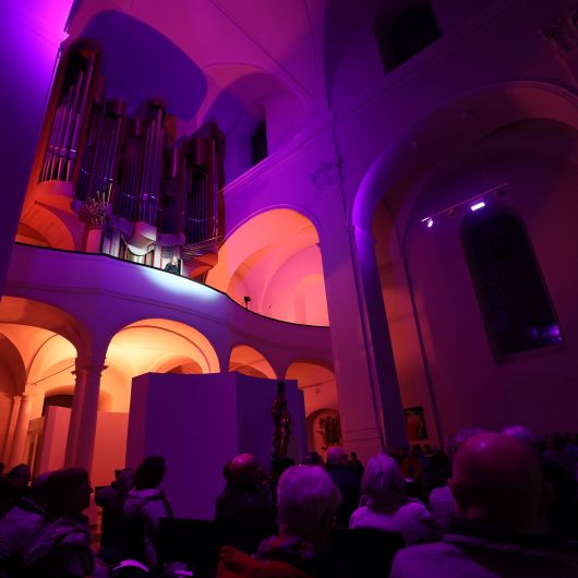 Ein Atemholen in Wort und Musik wurde bei der Veranstaltung "Schatten und Licht" am Mittwoch der Karwoche, 5. April, in der Würzburger Augustinerkirche geboten. 