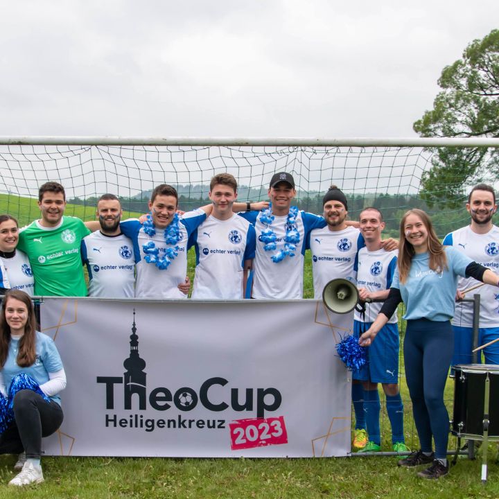 Das Team „Inter Heiland“ der Katholisch-Theologischen Fakultät der Universität Würzburg hat den „TheoCup“, das internationale Fußballturnier der theologischen Fakultäten, gewonnen.