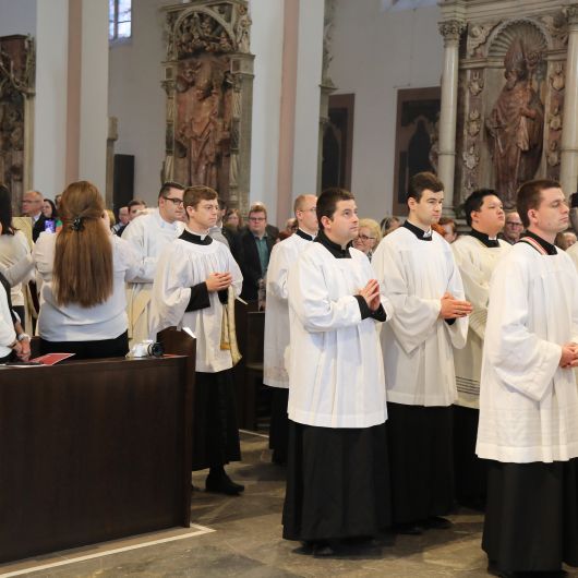 Bei einem Pontifikalgottesdienst mit Bischof Dr. Franz Jung am Samstag, 27. Mai, ist Tommy Reißig im Würzburger Kiliansdom zum Priester geweiht worden.