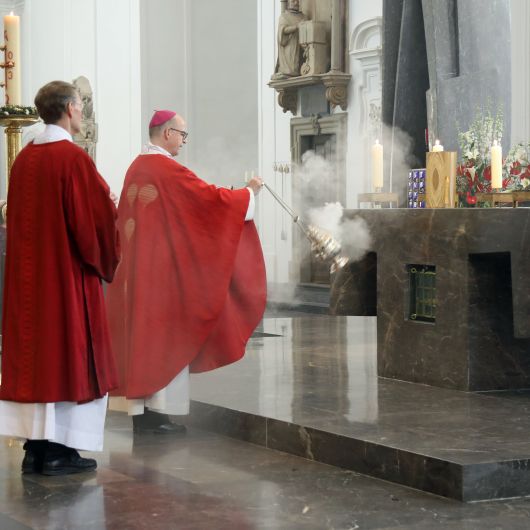 Bischof Dr. Franz Jung feierte am Pfingstsonntag, 28. Mai, einen Pontifikalgottessdienst im Kiliansdom.