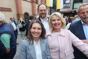Die Landrätinnen Sabine Sitter (links) und Tamara Bischof zusammen mit dem Landtagsabgeordneten Patrick Friedel.