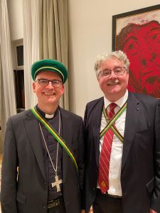 Bischof Dr. Franz Jung (links) zusammen mit Professor Dr. Matthias Stickler, Vorsitzender des Altherrenverbandes der Gothia.