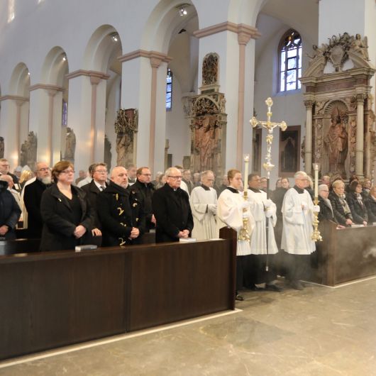 Im Anschluss an ein Pontifikalrequiem im Würzburger Kiliansdom ist am Montag, 11. Dezember, Prälat Heribert Brander im Domkreuzgang beigesetzt worden.