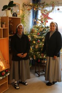 Zwei der Assisi Sisters of Mary Immaculate in Großostheim. Insgesamt leben und arbeiten drei der Ordensmitglieder im Caritas-Seniorenhaus.