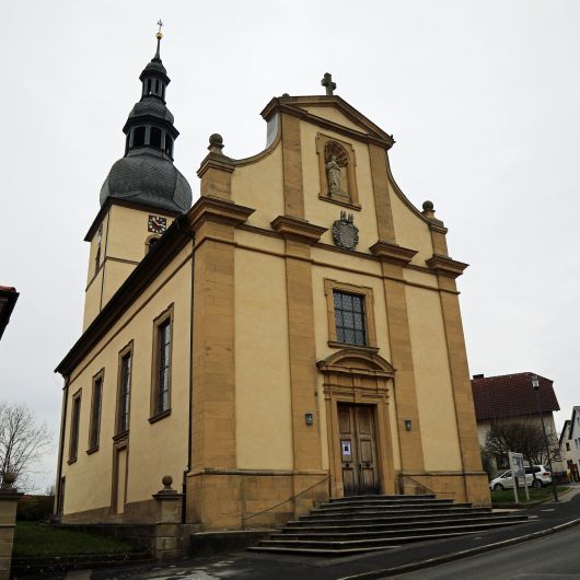 Die Kirche Sankt Bartholomäus in Kleineibstadt.