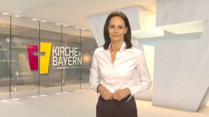 Christine Büttner moderiert das ökumenische Fernsehmagazin "Kirche in Bayern" am 7. April.
