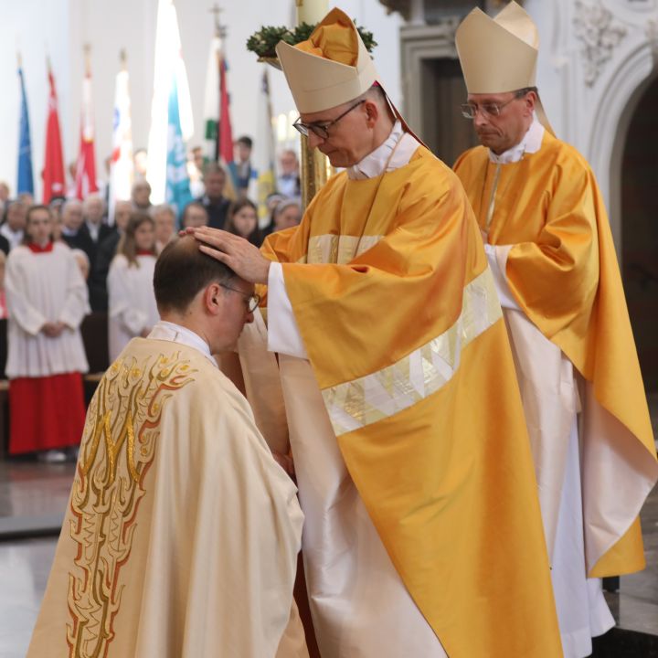 Bei einem Pontifikalgottesdienst im Würzburger Kiliansdom ist an Christi Himmelfahrt, 9. Mai 2024, Weihbischof Paul Reder zum Bischof geweiht worden. 