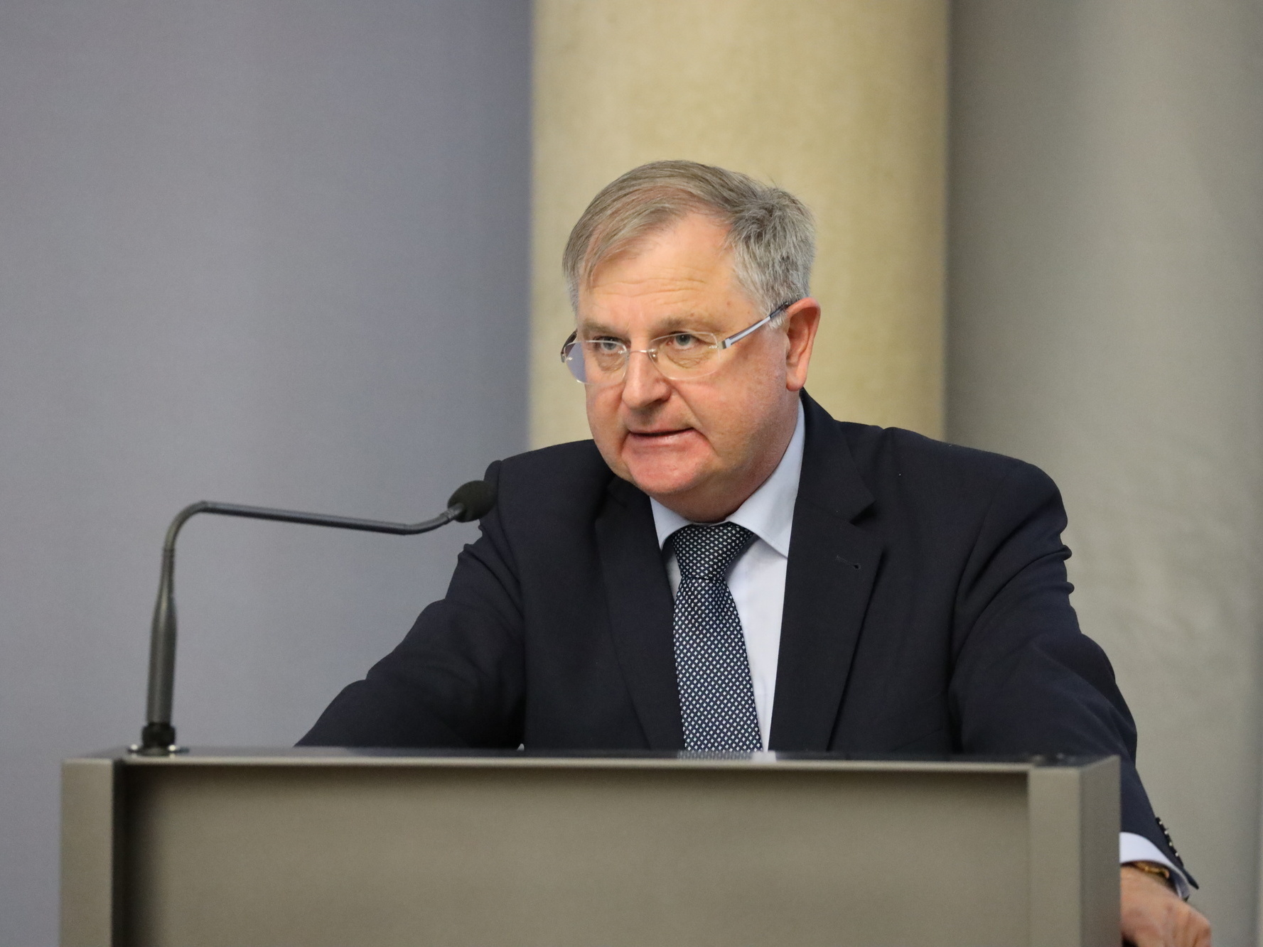 Professor Dr. Wolfgang Weiß