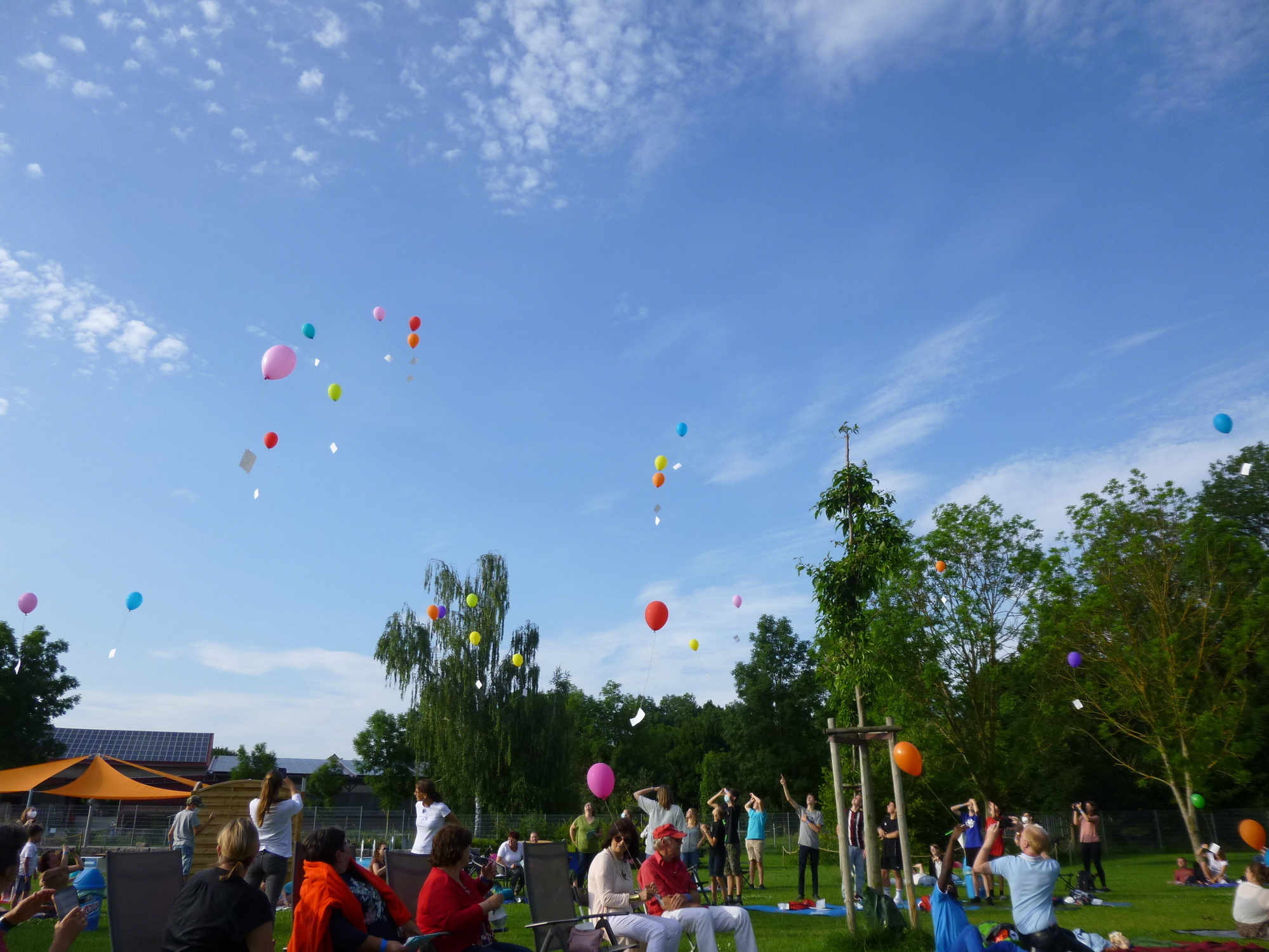 Im Freibad Gelchsheim feierten die Regionalstellen Kitzingen und Ochsenfurt einen Gottesdienst mit Weihbischof Ulrich Boom.