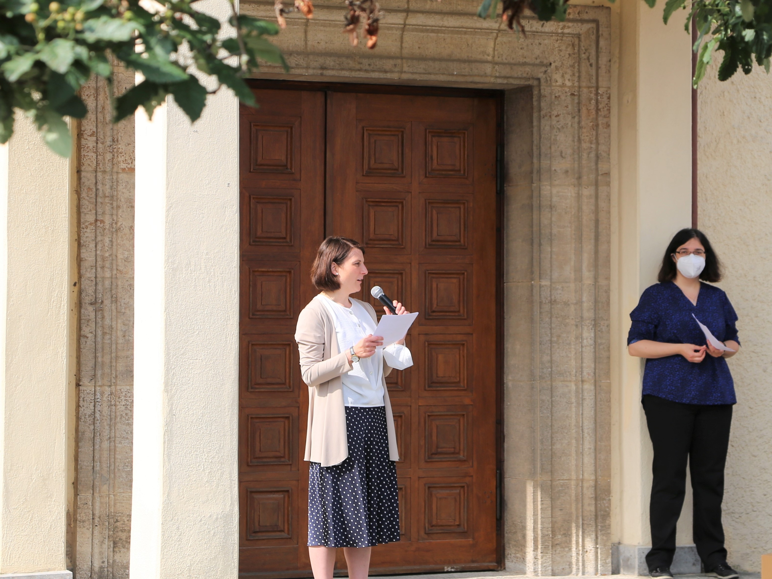 Das Projekt initiierten Anna-Maria Kornberger (rechts), Religionslehrerin an der Realschule Kitzingen, und Sabine Staab (links), pastorale Mitarbeiterin in der Pfarreiengemeinschaft "Sankt Hedwig im Kitzinger Land, Kitzingen".